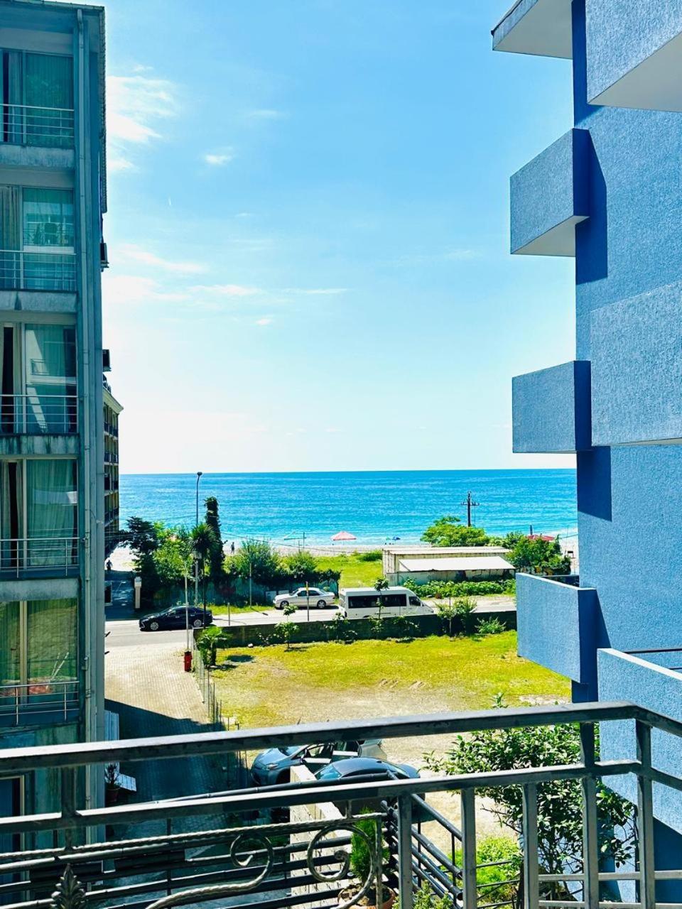 Woodsea Hotel Batumi Exterior photo