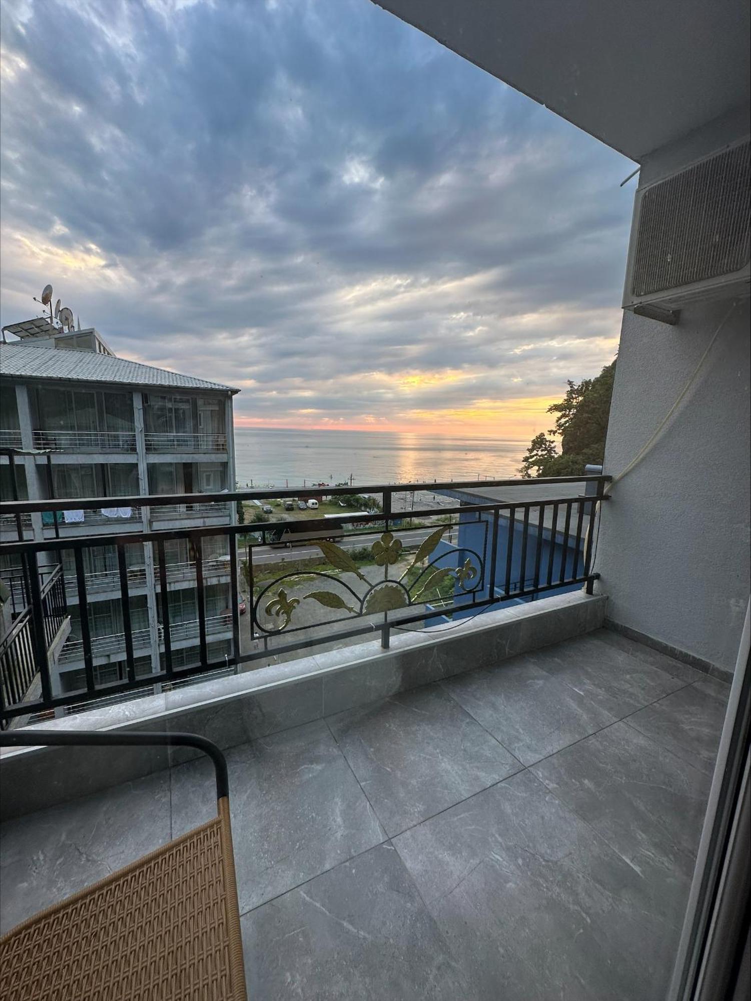 Woodsea Hotel Batumi Exterior photo